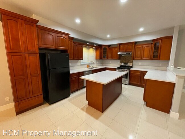Building Photo - 6 br, 5 bath House - 2049 E. Turin Ave