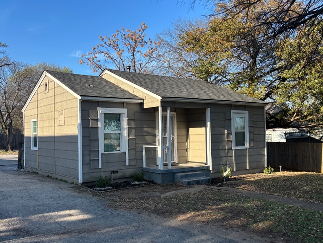 Building Photo - 2215 Mouser Ln