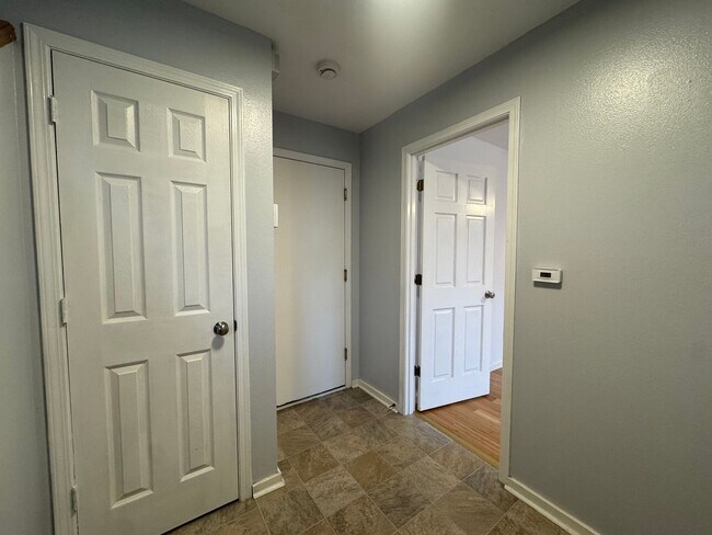 Foto del edificio - 11219 3rd Ave E