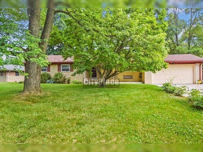 Building Photo - 636 Oak Dr