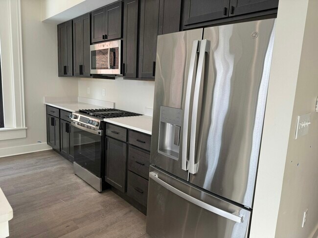 Building Photo - 106 E Erie St