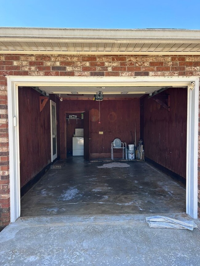 Photo - 1706 Danenhower Rd House