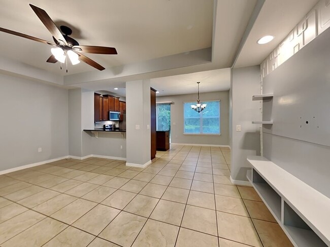 Building Photo - 9469 Tawnyberry St