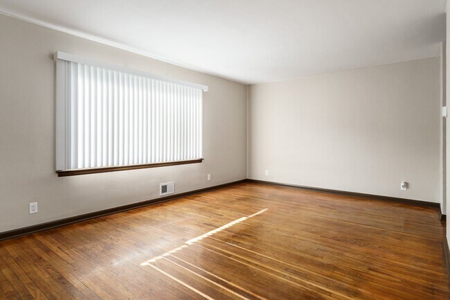 Foto del edificio - 2516/2518 N Rockton Ave