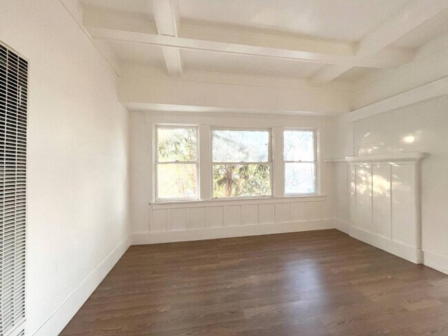 Foto del edificio - 2.0 bedroom in Los Angeles California 90037