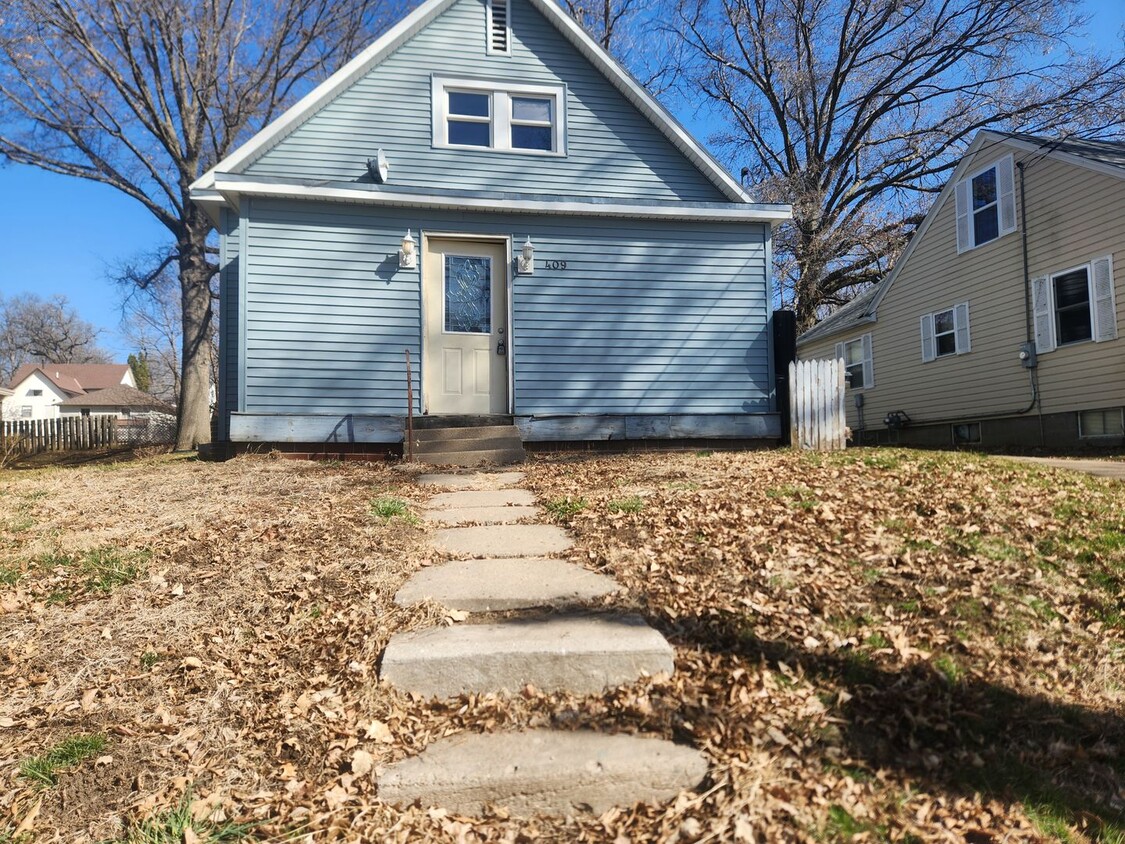 Primary Photo - 3 Bedroom Home in Oakland, IA!