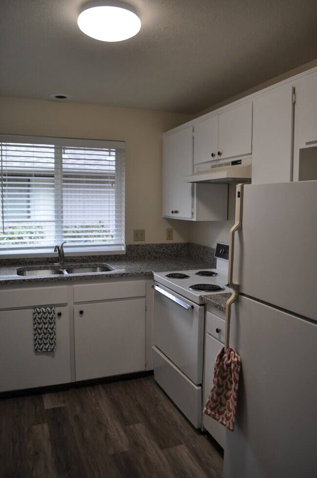 Building Photo - 388 Catron Street North