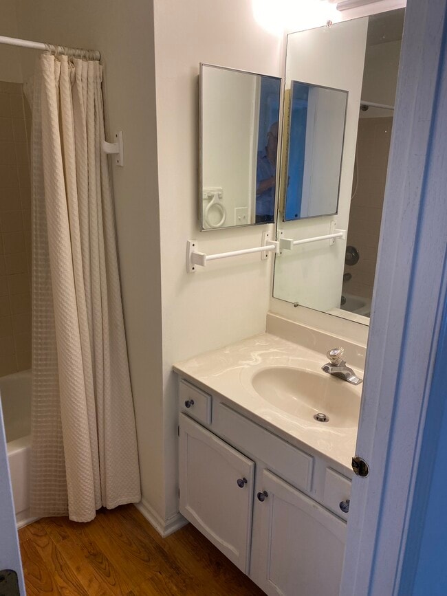 Foto del edificio - 718 Crescent Ct