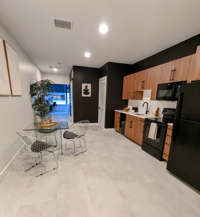 208 - 99 Pratt