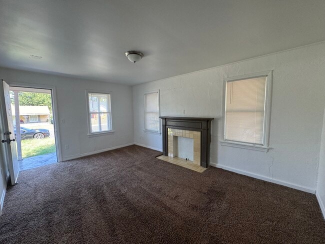 Building Photo - 2108 NE 18th St