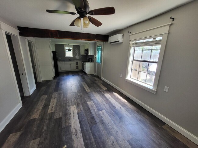 Foto del edificio - 2 Bdrm 1 Bath Utilities Included