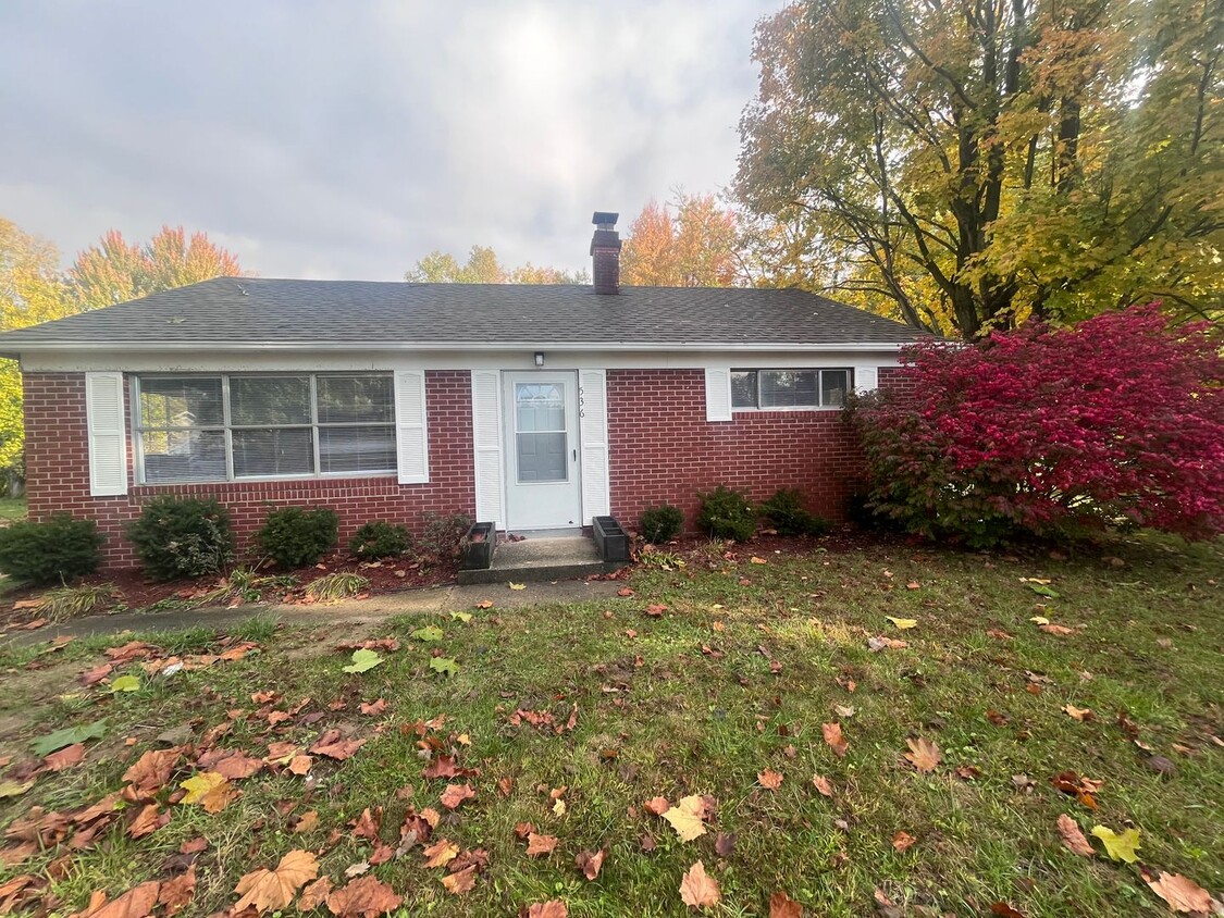 Primary Photo - Three Bedroom Ranch in New Haven! Availabl...