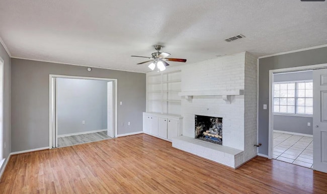 Building Photo - 221 Pecan Hill Dr