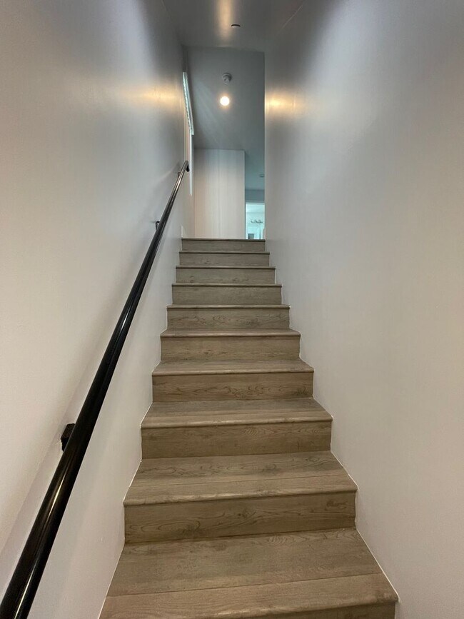 Building Photo - 2131