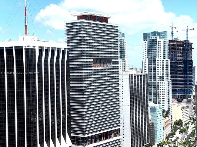 Foto del edificio - 335 S Biscayne Blvd