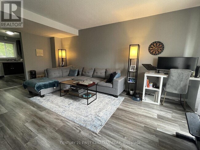 Building Photo - 70 Chapman Ct