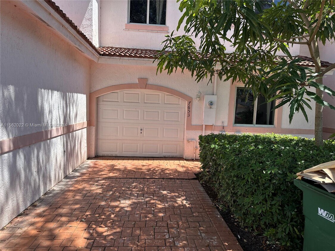 Primary Photo - 7653 Tamarac Island Cir