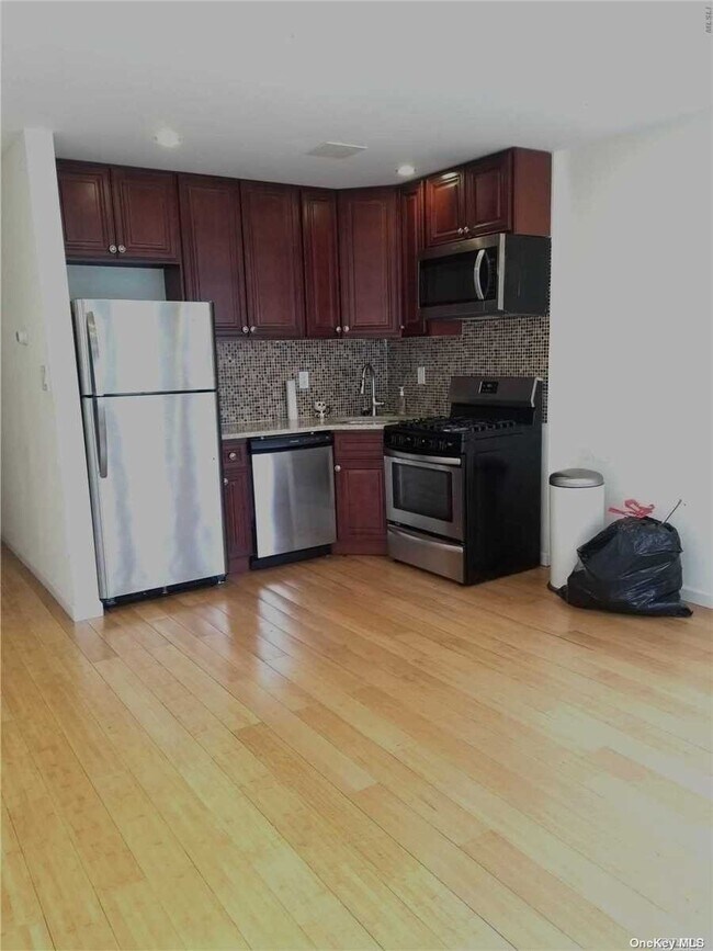 Building Photo - 84-21 Chapin Pkwy