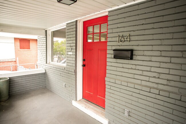 Foto del edificio - 164 Hampton Ave S
