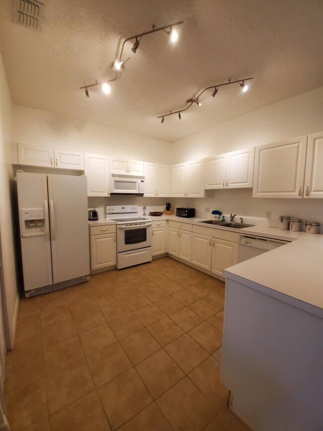 Building Photo - 3119 Sun Lake Ct