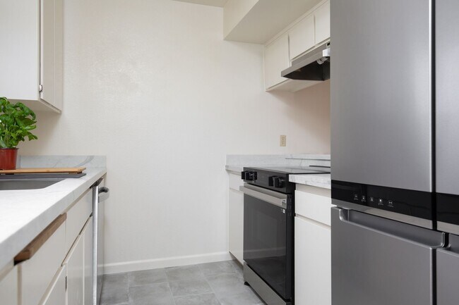 Foto del edificio - Live Oak Townhome – Completely Renovated & Move-In Ready!