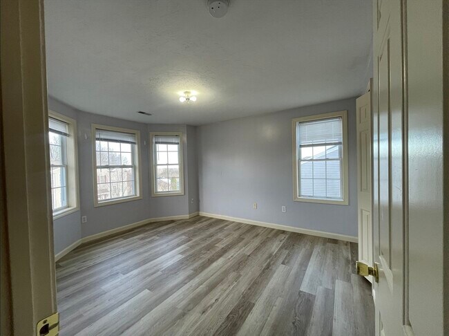 Foto del edificio - 55 Ledgecrest Dr