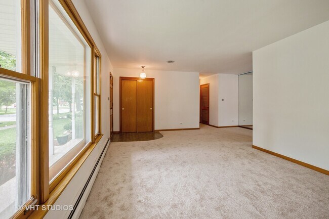 Building Photo - 568 W Potter St
