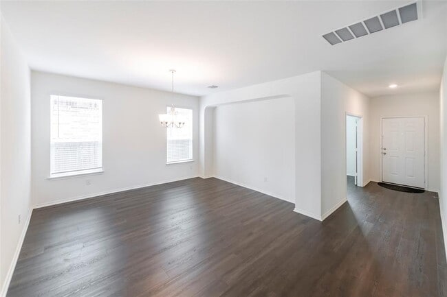 Foto del edificio - 1101 Arbor Acres Loop