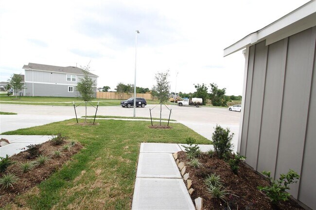 Foto del edificio - 16318 Dutton Clover Drive