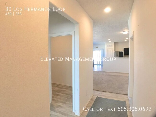 Building Photo - Spacious 4 Bedroom Los Lunas Home. Open la...