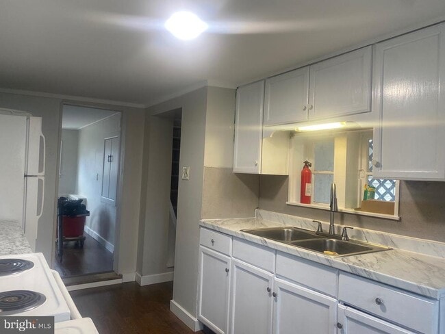 Building Photo - 498 OLD PHILA PI