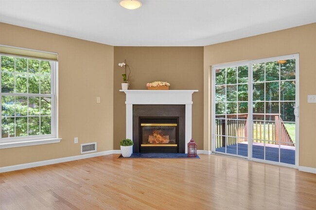 Building Photo - 295 Pinebrook Dr