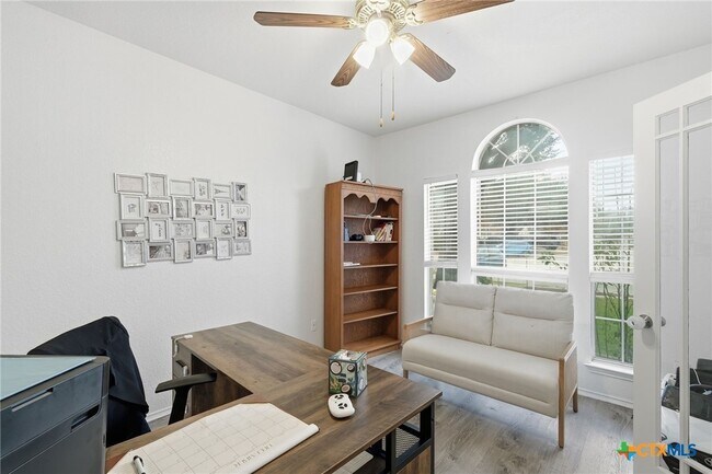 Foto del edificio - 1410 Katie Lynch Dr