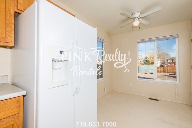 Building Photo - 655 Legend Oak Dr