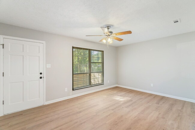 Building Photo - 2809 Lay Ave