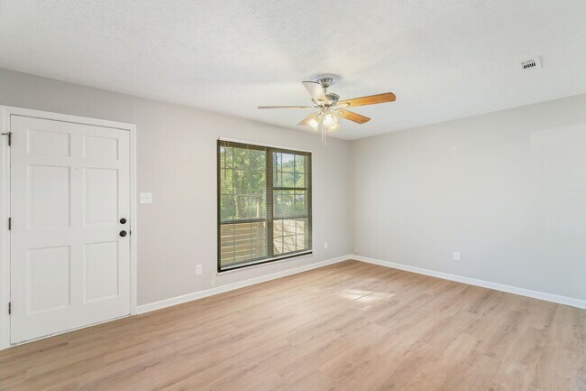 Foto del edificio - 2809 Lay Ave