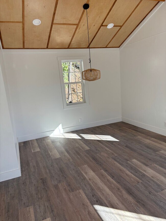 Foto del edificio - Beautiful 3/2 remodel on 3/4 of an acre