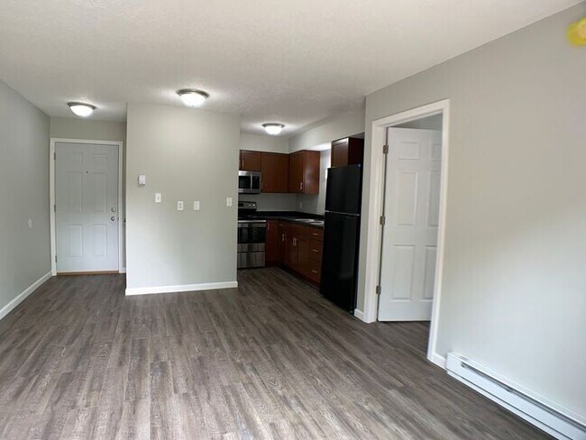 Foto del edificio - One bedroom first floor Apartment