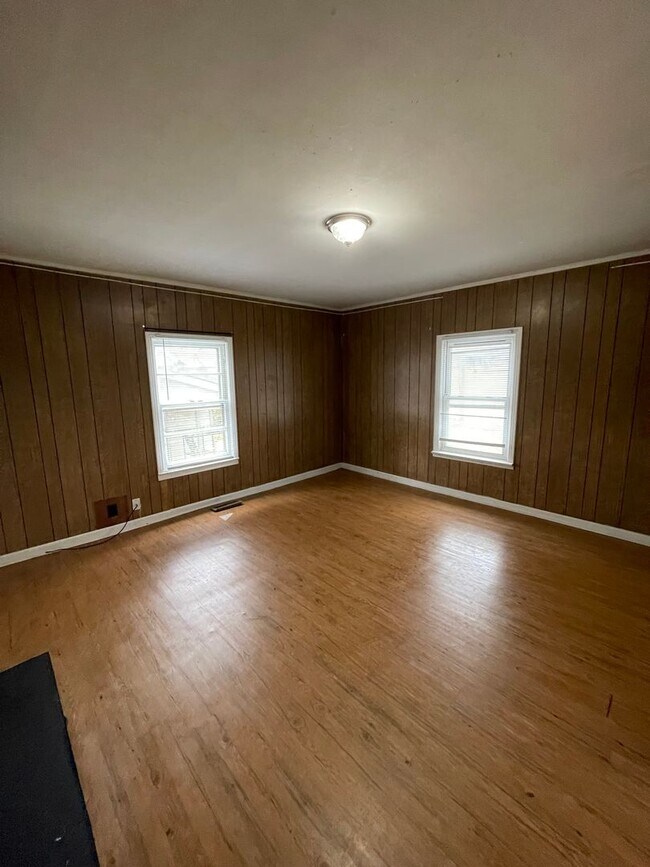 Building Photo - 3 Bedroom, 1 Bath House in Columbia!