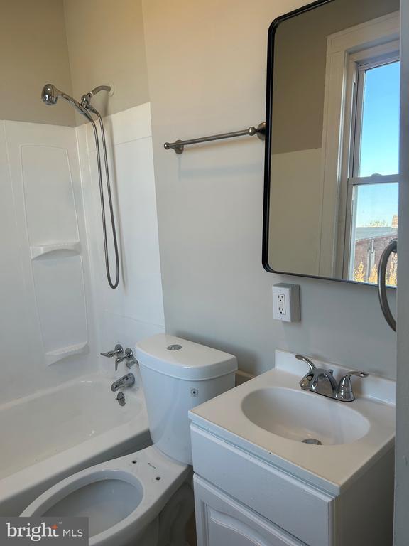 Building Photo - 1413 W Baltimore St