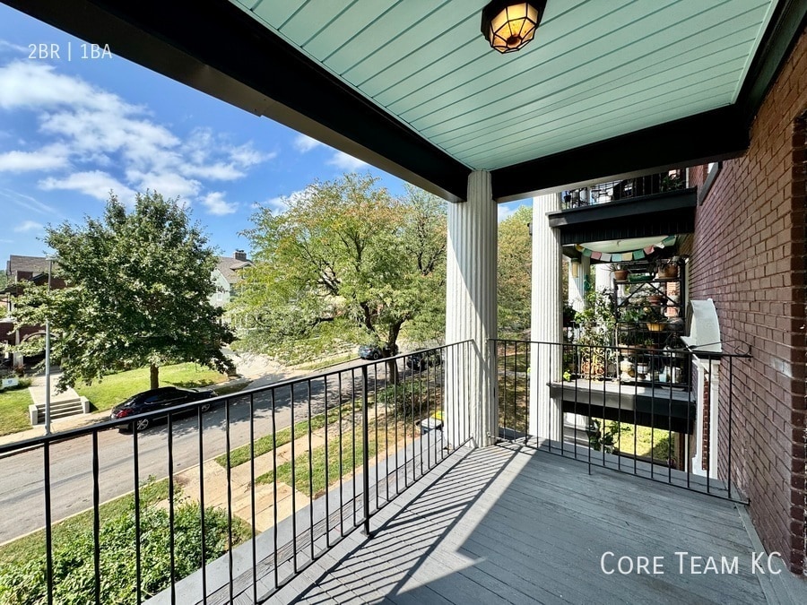 Foto principal - 4345 Harrison St