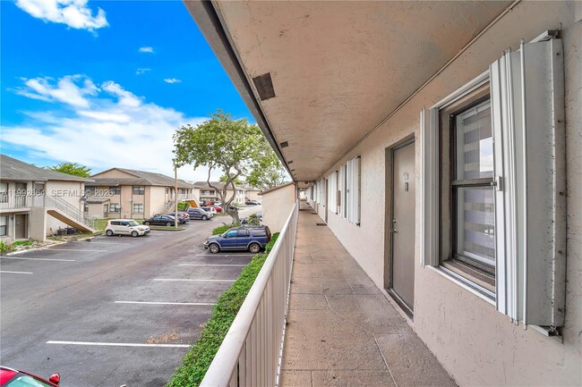 Foto del edificio - 7668 SW 152nd Ave