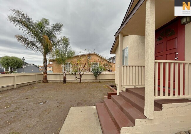 Building Photo - Newly Renovated 2BR/1 BA with Parking, Fru...