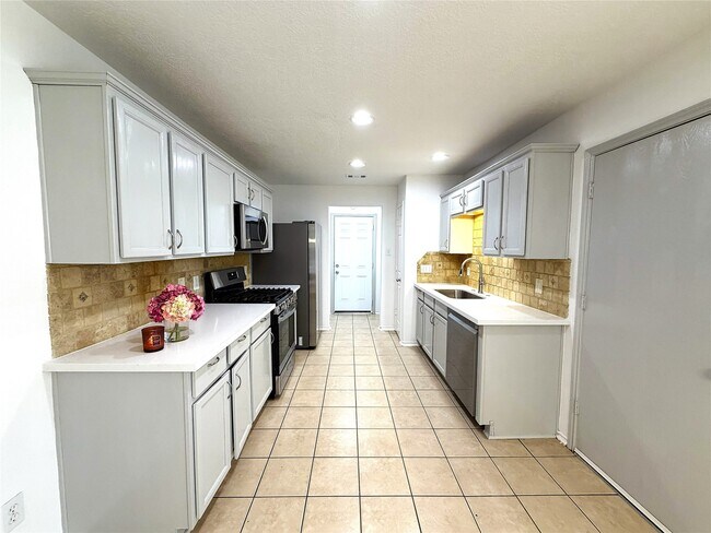 Building Photo - 4719 Cypress Dawn Ln