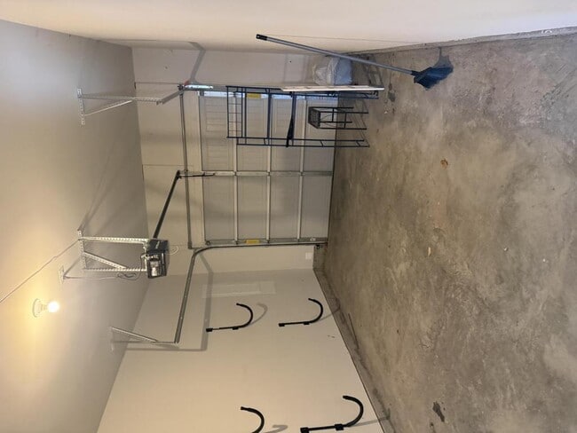 Building Photo - 185 Hampstead Blvd