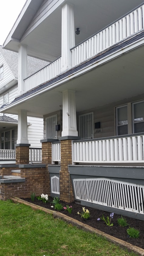 Primary Photo - 2028 Mayview Ave