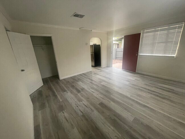 Foto del edificio - 804 W Maryland Ave