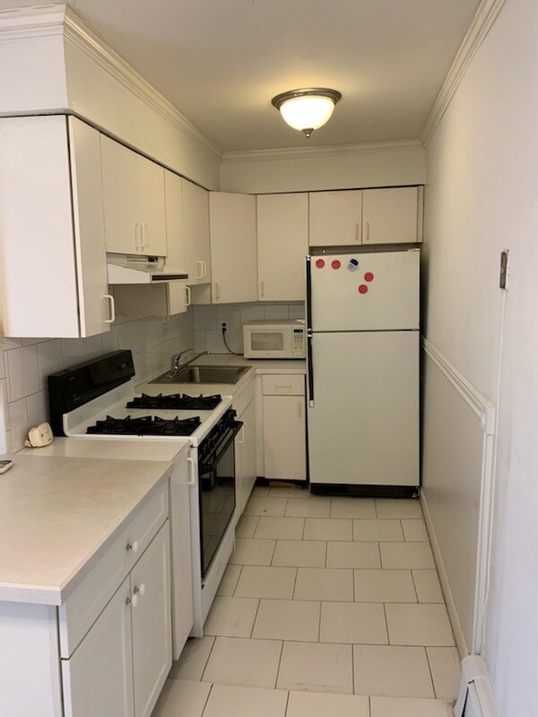 KITCHEN - 7017 Columbia Ave