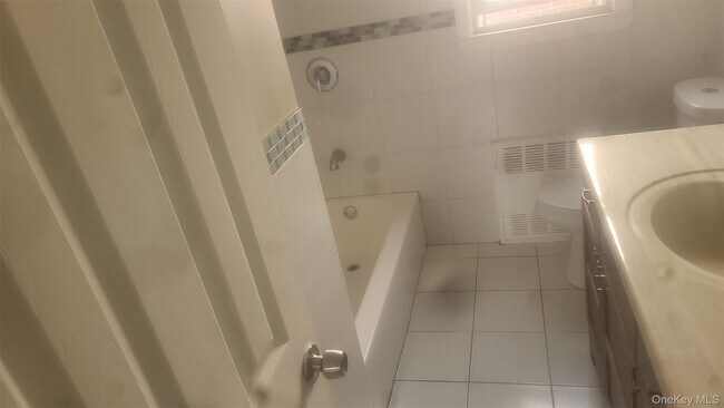 Foto del edificio - 194-31 115th Dr