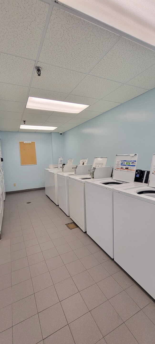 Building Photo - Somerset Manor/ Le Quai D'Orsay